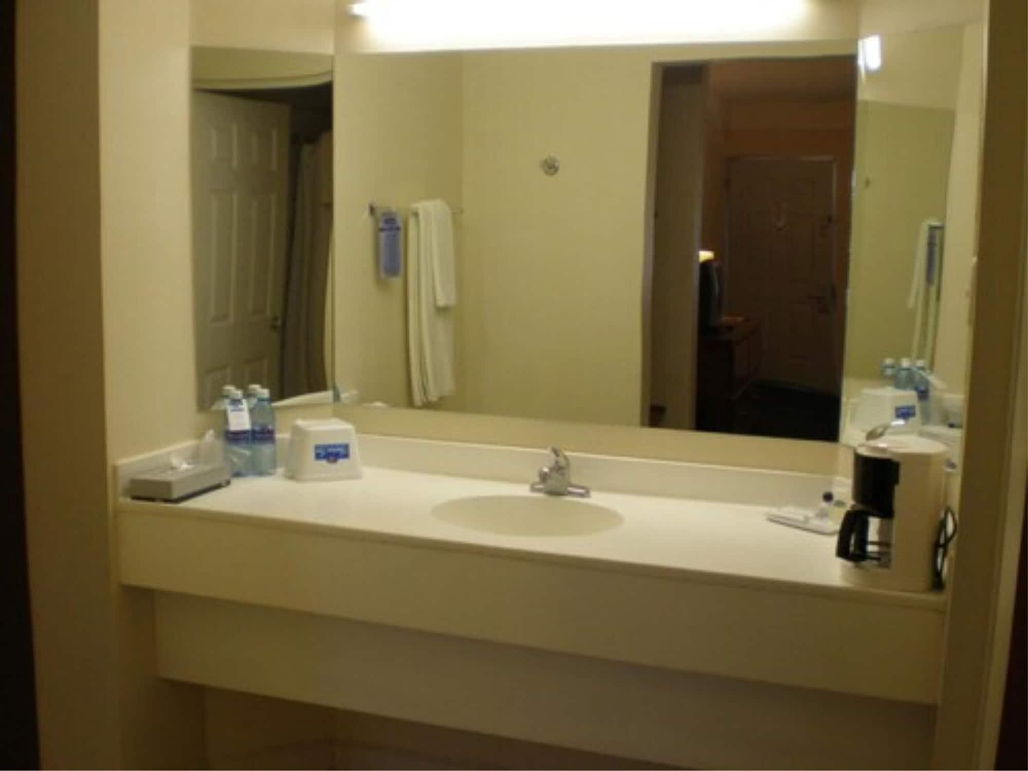 American Inn Hotel & Suites Parral Экстерьер фото