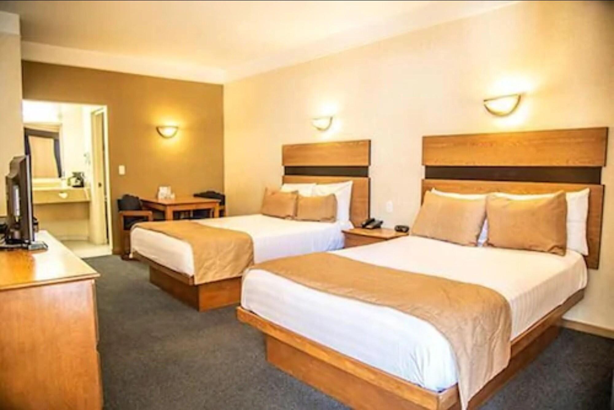 American Inn Hotel & Suites Parral Экстерьер фото