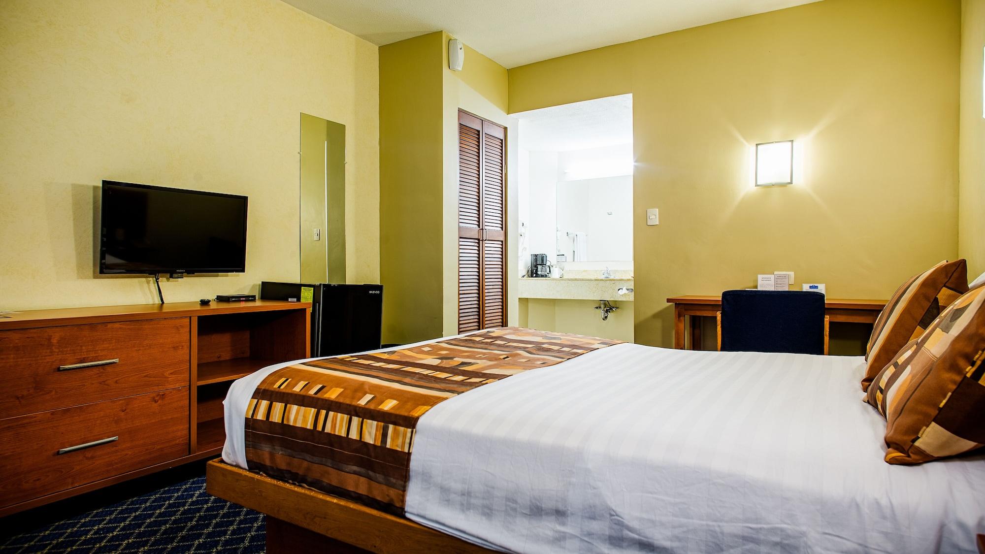 American Inn Hotel & Suites Parral Экстерьер фото