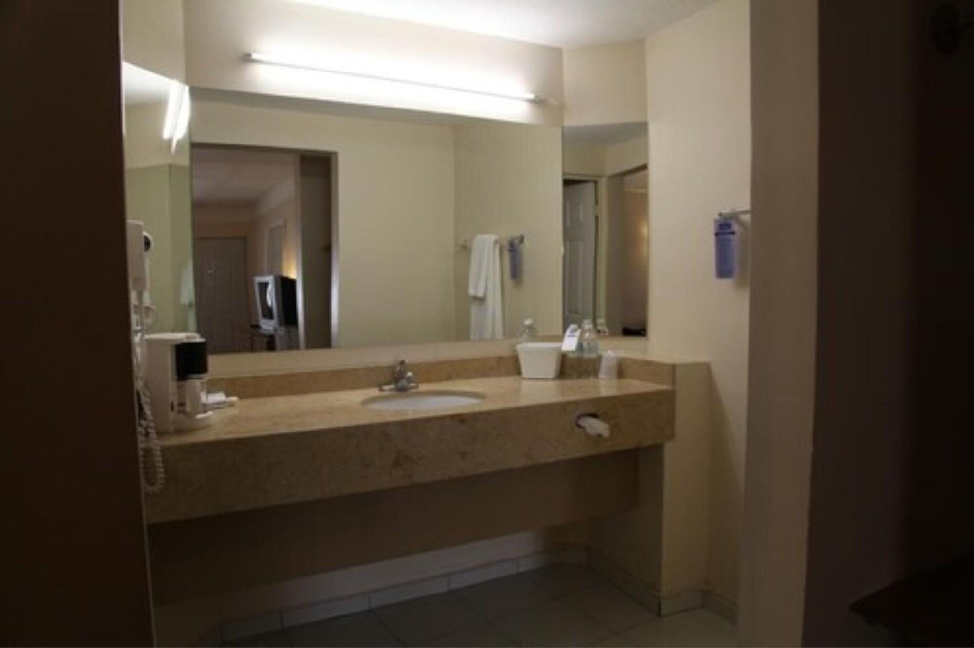 American Inn Hotel & Suites Parral Экстерьер фото