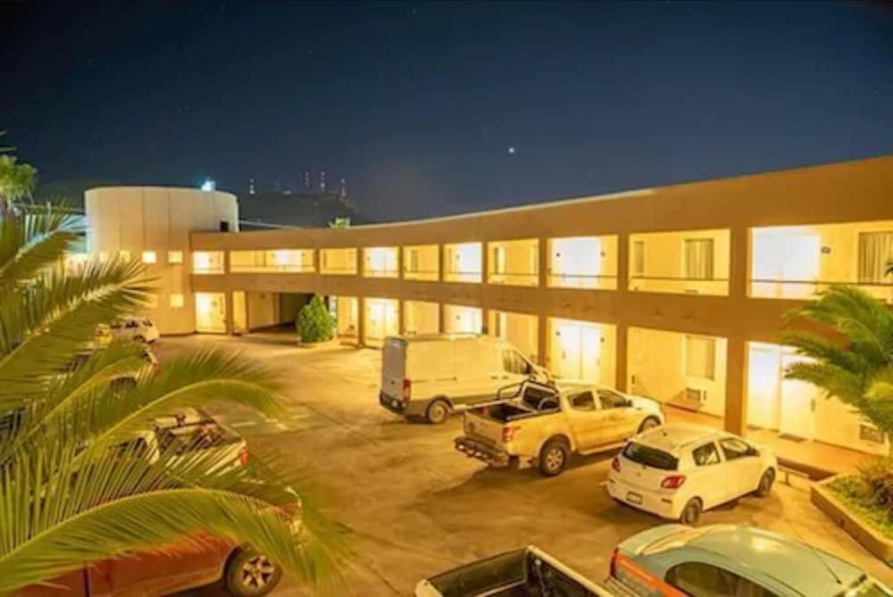 American Inn Hotel & Suites Parral Экстерьер фото