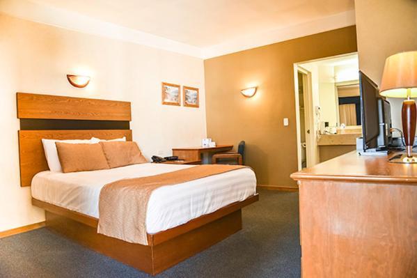 American Inn Hotel & Suites Parral Экстерьер фото